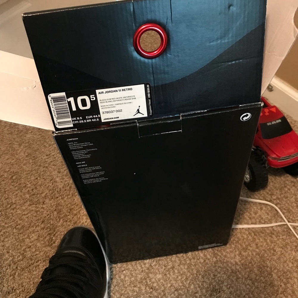 Air Jordan 11 Retro - Picture 3 of 8